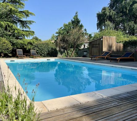 Villa in Saint-André-de-Cubzac, Gironde