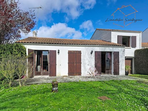 Villa in Saint-Georges-de-Didonne, Charente-Maritime