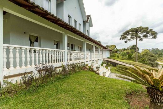 ﻣﻨﺰﻝ ﺭﻳﻔﻲ/ ﺑﻴﺖ ﻤﺰﺭﻋﺔ ﻓﻲ Campina Grande do Sul, Paraná