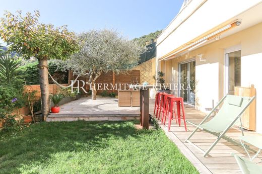 Apartment / Etagenwohnung in Èze, Alpes-Maritimes