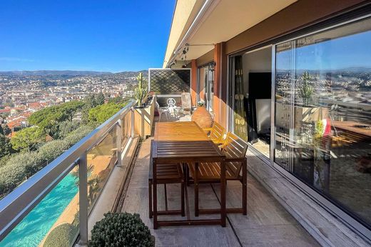 Apartment / Etagenwohnung in Nizza, Alpes-Maritimes