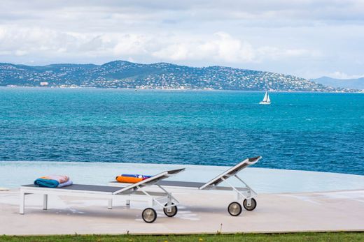 サントロペ, Varのヴィラ