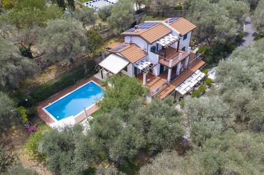 Casa di lusso a Civezza, Imperia