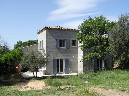 Villa à Saint-Quentin-la-Poterie, Gard