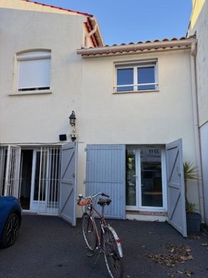 Residential complexes in Nîmes, Gard