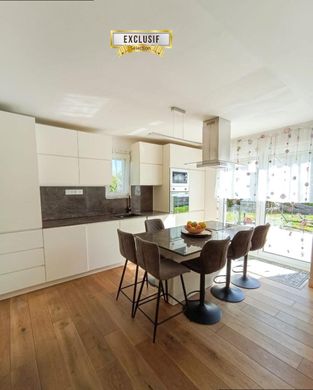 Villa in Collonges-sous-Salève, Haute-Savoie