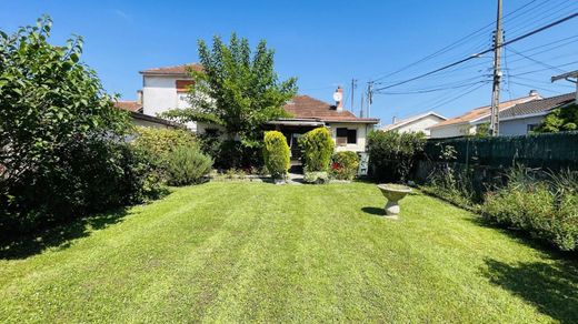 Villa in Talence, Gironde