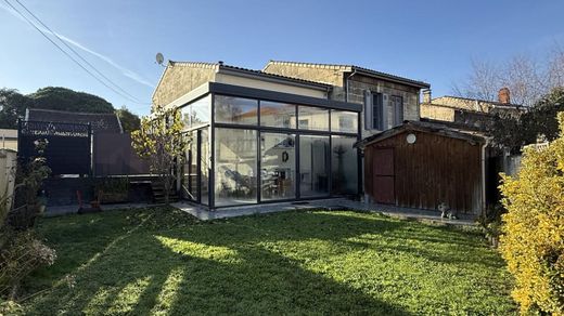 Villa in Bègles, Gironde