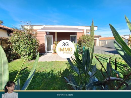 Villa in Saint-Vincent-de-Tyrosse, Landes