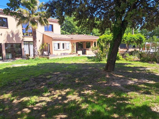 Villa in Rochefort-du-Gard, Gard