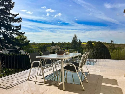 Villa in Nesles-la-Vallée, Val d'Oise