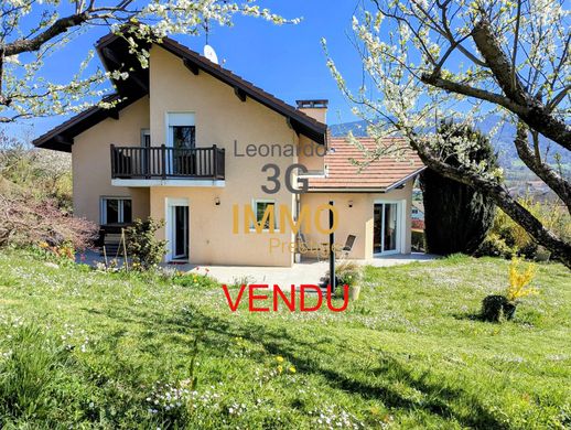 Villa in Cranves-Sales, Haute-Savoie
