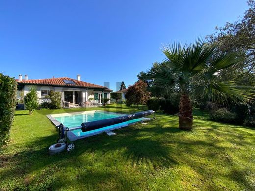 Villa in Bassussarry, Pyrénées-Atlantiques