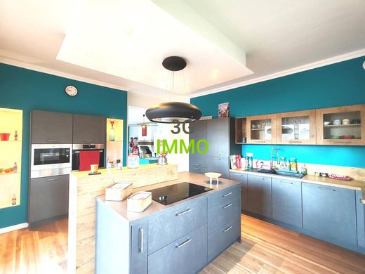 Villa in Lanvallay, Côtes-d'Armor