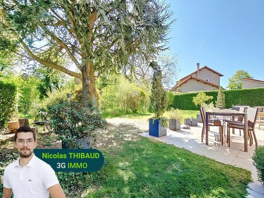 Villa a Charly, Rhône