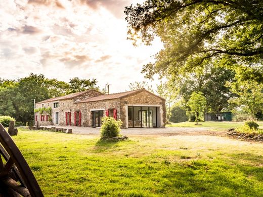 Βίλα σε Les Lucs-sur-Boulogne, Vendée