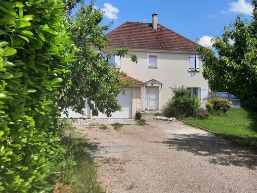 Villa in Le Coudray-Montceaux, Essonne