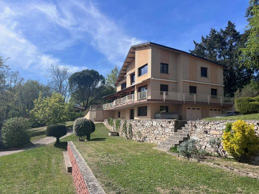 Βίλα σε Riorges, Loire