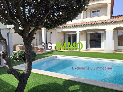 Villa in Uzès, Gard