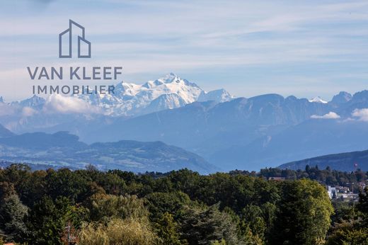 Land in Prévessin-Moëns, Ain