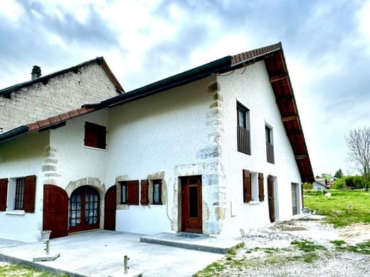 Villa a La Balme-de-Sillingy, Alta Savoia