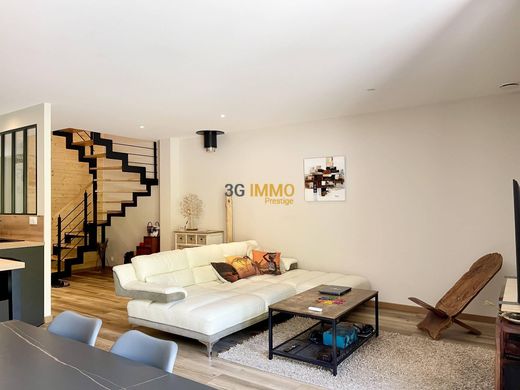 Apartment / Etagenwohnung in Etaux, Haute-Savoie