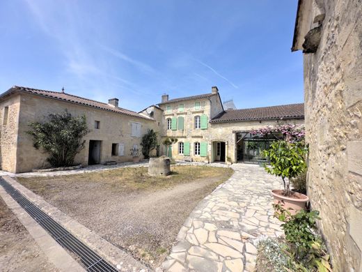 Villa in Naujan-et-Postiac, Gironde