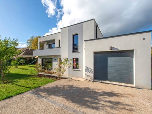 Villa à Saint-Pierre-lès-Nemours, Seine-et-Marne