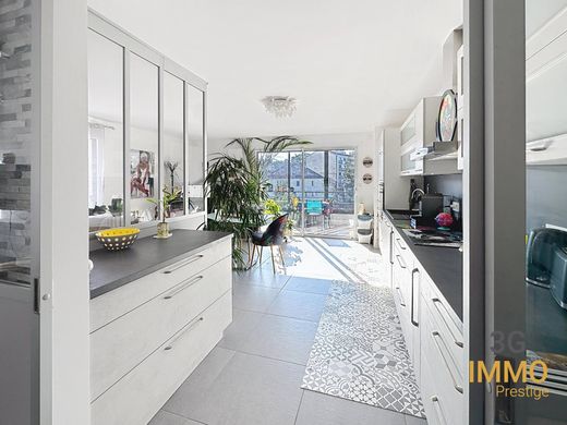 Apartment in Collonges-sous-Salève, Haute-Savoie