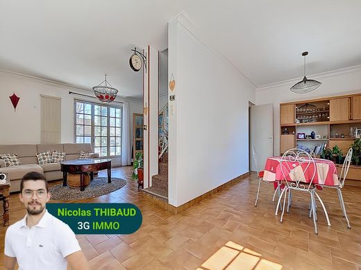 Вилла, Genas, Rhône