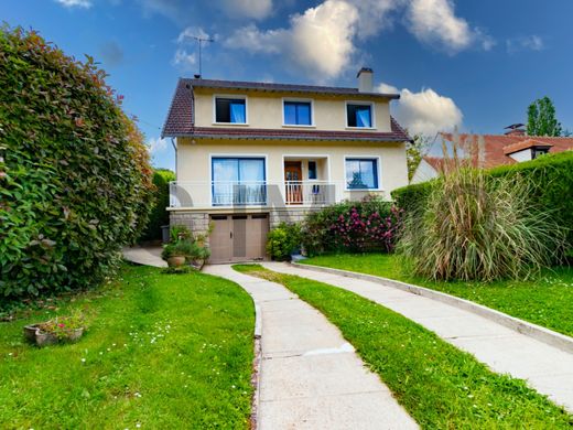 Villa in Parmain, Val d'Oise