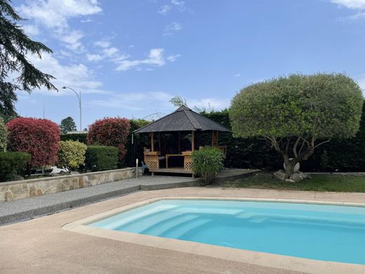 Вилла, Genas, Rhône