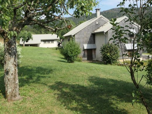 别墅  Bellefontaine, Jura