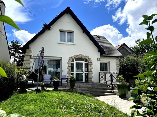 Villa in Ormesson-sur-Marne, Val-de-Marne