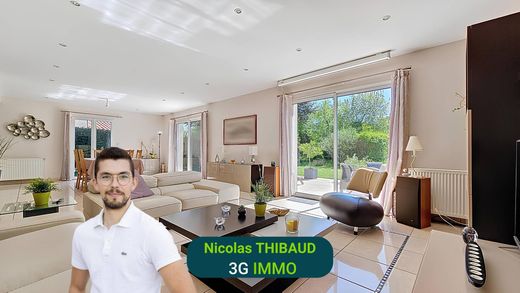 Willa w Charly, Rhône