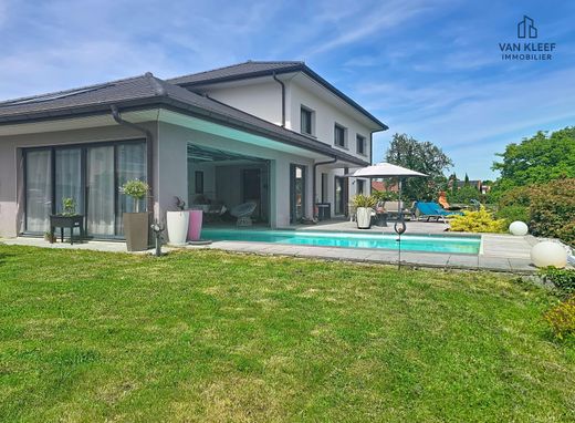 Villa in Saint-Genis-Pouilly, Ain