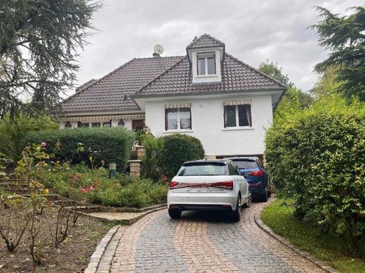 Villa in Saint-Leu-la-Forêt, Val d'Oise