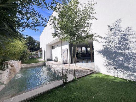 Willa w Montarnaud, Hérault