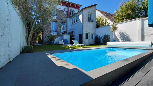 Villa in Enghien-les-Bains, Val d'Oise