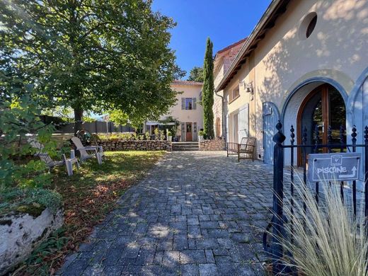Villa in Saint-André-d'Apchon, Loire