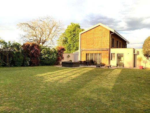 Villa in Saint-Priest, Rhône