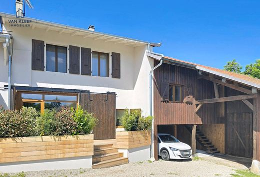 Complesso residenziale a Chevry, Ain