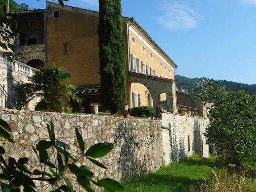 Villa à Les Ollières-sur-Eyrieux, Ardèche