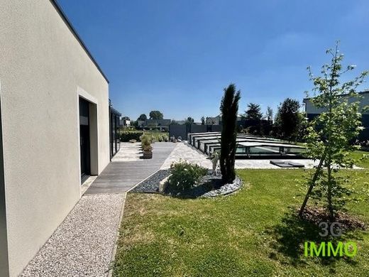 Villa in La Membrolle-sur-Choisille, Indre and Loire