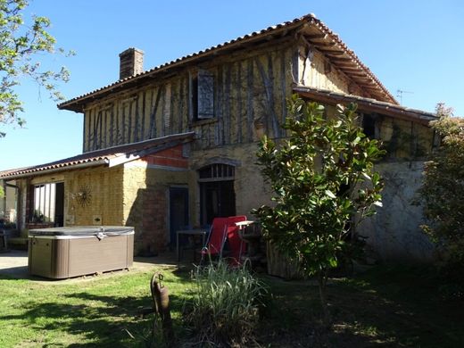 Villa à L'Isle-Jourdain, Gers