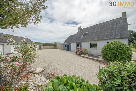 Villa in Plounévez-Lochrist, Finistère