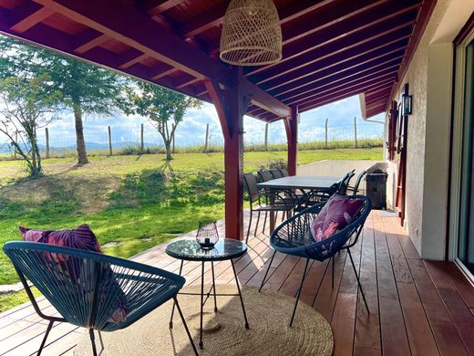 Villa a Saint-Palais, Pirenei atlantici