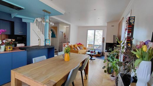 Villa in Enghien-les-Bains, Val d'Oise