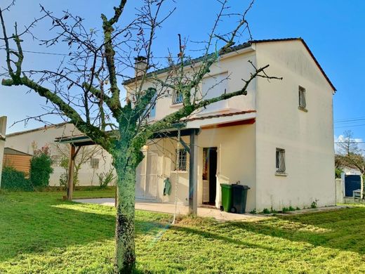 Villa in Bordeaux, Gironde