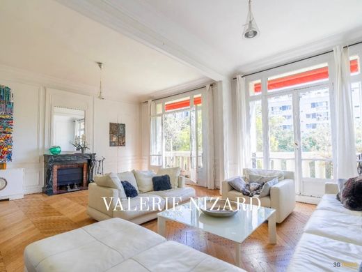 Apartment in La Muette, Auteuil, Porte Dauphine, Paris